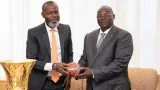 le vice president de la republique de cote divoire a recu le trophee de la coupe du monde