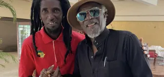 venu-a-velo-du-senegal-il-rencontre-enfin-son-idole-a-abidjan