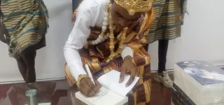 litterature-letrange-destin-de-moye-un-roman-puissant-denoncant-les-mefaits-de-lignorance-familiale