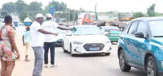 5e-edition-de-la-semaine-nationale-de-la-securite-routiere-le-ministere-des-transports-sensibilise-a-samo-et-cloture-dans-le-sud-comoe