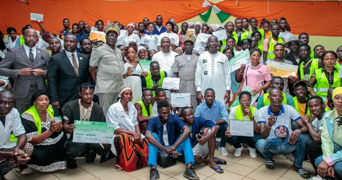 insertion-professionnelle-983-jeunes-du-haut-sassandra-recoivent-des-cheques-plus-de-755-millions-de-francs