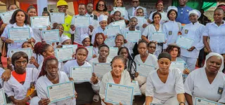 insertion-formation-professionnelle-dans-la-region-du-cavally-387-jeunes-recoivent-des-cheques-et-des-attestations-de-formation