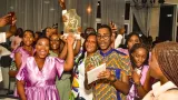 finale de la 32e edition de ocean culture la chorale saint raphael archange de saint jean marie vianney de vridi cite part avec le trophee