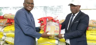 rhdp-port-bouet-ibrahim-konate-offre-10-tonnes-de-vivre-aux-aux-populations
