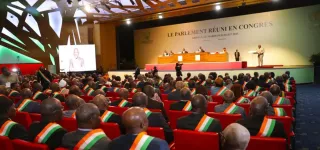 reunion-du-parlement-en-congres-les-deputes-et-les-senateurs-donnent-leur-quitus-pour-la-revision-de-la-loi-n-2016-886