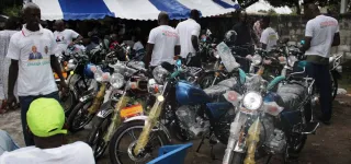 tiassale-vie-de-parti-les-secretaires-de-section-du-rhdp-recoivent-des-engins-motorises