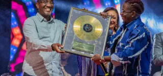 yabongo-lova-roseline-layo-luckson-padaud-sery-simplice-didi-b-que-valent-au-juste-ces-disques-dor-a-livoirienne