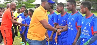tournoi-didier-drogba-de-detection-des-talents-edition-2023-yakasse-comoe-et-nianda-debutent-bien