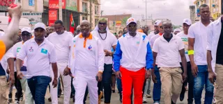 yopougon-campagne-municipale-adama-bictogo-et-ses-partisans-marchent-pour-la-paix