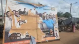 apres la violence verbale les partisans de djedje mady et stephane kipre dechirent les affiches du rhdp