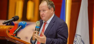 ambroise-fayolle-vice-president-de-la-banque-europeenne-dinvestissements-la-cote-divoire-lune-des-places-financieres-les-plus-dynamiques-en-afrique