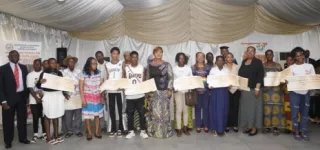 rentree-scolaire-2023-2024-les-enfants-des-victimes-des-crises-recoivent-leurs-subventions