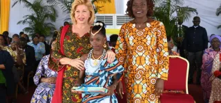 rentree-scolaire-dominique-ouattara-offre-15-000-kits-scolaires-aux-eleves-de-cote-divoire