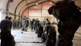 niger les premiers departs de militaires francais ont eu lieu