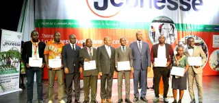 programme-jeunesse-du-gouvernement-les-ceremonies-dhonneur-a-lembleme-au-coeur-de-leducation