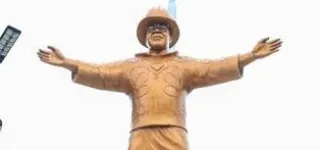 rdc-07-ans-apres-sa-mort-une-statue-erigee-a-kinshasa-en-hommage-a-papa-wemba