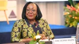administration publique anne ouloto remet les documents de cadrage aux directeurs des ressources humaines des ministeres