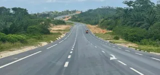 bitumage-de-laxe-allangouanou-tiapoum-un-outil-important-pour-la-dynamique-de-developpement-du-sud-comoe