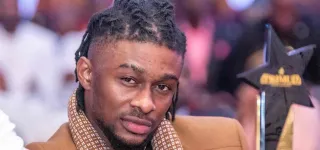 concerts-de-fin-dannee-ks-bloom-sen-prend-aux-spectateurs-du-concert-de-fally