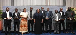distinction-la-ministre-anne-desiree-ouloto-celebre-les-meilleurs-agents-de-la-fonction-publique