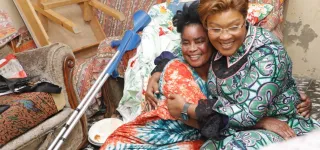 rendue-vulnerable-par-plusieurs-fractures-aux-pieds-myss-belmonde-vole-au-secours-de-lactrice-lehiga