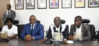 prix-national-de-lexellence-2023-classes-2eme-les-laureats-ont-recu-leurs-prix-des-mains-du-ministre-delegue-adje-silas-metch