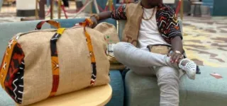 developpement-durable-3-questions-a-arsene-gbaka-lhomme-qui-donne-une-nouvelle-vie-aux-sacs-de-cacao