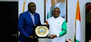 promotion-du-sport-le-ministre-adje-silas-metch-accompagne-les-handballeurs