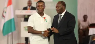 lemouvant-hommage-de-max-alain-gradel-au-president-ouattara