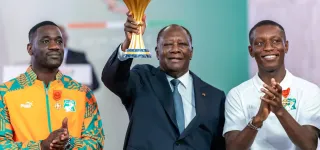 ceremonie-de-recompense-au-palais-presidentiel-alassane-ouattara-fait-pleuvoir-des-milliards-sur-les-elephants