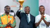 ceremonie de recompense au palais presidentiel alassane ouattara fait pleuvoir des milliards sur les elephants