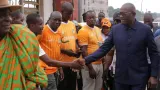 dabou apres la victoire des elephants le ministre adje silas metch accueilli par ses parents dans le ferveur