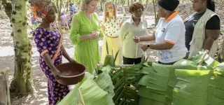 cacao-durable-la-reine-mathilde-de-la-belgique-dans-la-peau-du-paysan