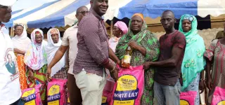 solidarite-a-tiassale-alpha-sanogo-soulage-les-veuves