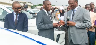 mise-en-oeuvre-des-projets-de-formation-professionnelle-des-jeunes-mamadou-toure-remet-46-vehicules-aux-directeurs-regionaux-et-departementaux