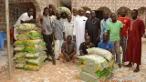 ramadan bamba moussa fait don de sucre et de riz a 800 fideles musulmans