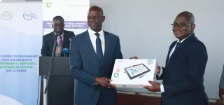 universite-de-cocody-du-materiel-informatique-et-de-laboratoire-remis-par-le-bcp-emploi