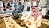 pelerinage de la omra adama bictogo en visite a la mecque