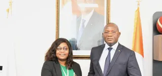 dodgeball-yao-marie-josiane-a-presente-la-medaille-dor-au-ministre-metch-adje