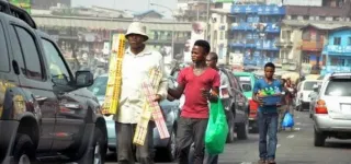 assainissement-du-district-dabidjan-cisse-bacongo-declare-la-guerre-aux-commercants-ambulants-et-mendiants