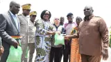 distribution de kits agricoles aux producteurs du cavally adjoumani depuis guiglo cet appui du president alassane ouattara a pour but de soutenir les paysans