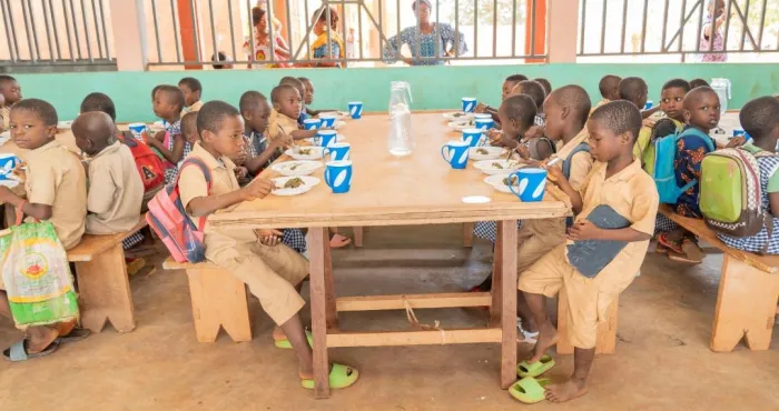 abengourou-une-multinationale-vient-en-appui-a-contribue-65-cantines-scolaires