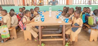 abengourou-une-multinationale-vient-en-appui-a-contribue-65-cantines-scolaires