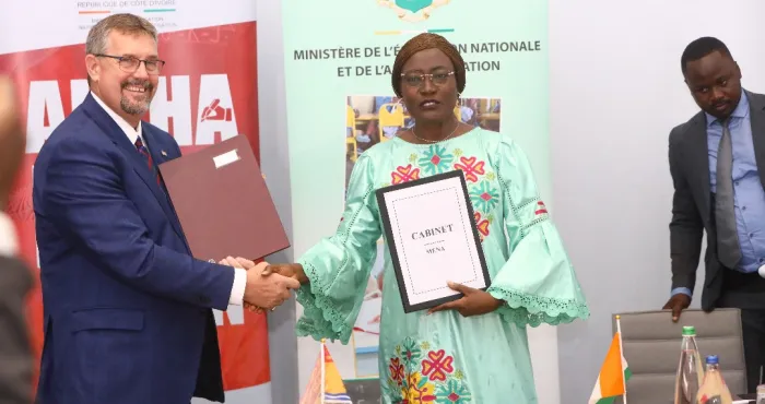 education-nationale-signature-dun-accord-de-cooperation-sur-leducation-a-abidjan