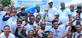 finale-du-tournoi-de-la-confraternite-une-medaille-decernee-a-yamoussa-coulibaly-par-lunjci
