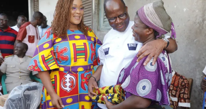 dimanche-de-la-solidarite-a-agboville-myss-belmondo-partage-39-millions-de-vivres-et-non-vivres-a-plus-560-familles