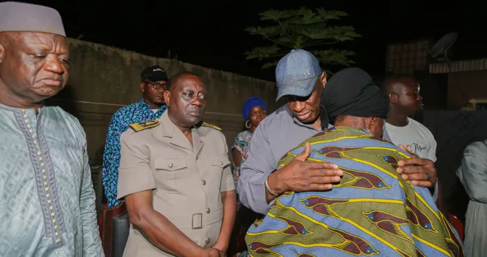 tragedie-routiere-korhogo-le-prefet-et-les-elus-de-la-region-au-chevet-de-la-famille-eploree