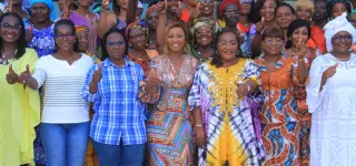 en-partance-pour-la-ceremonie-dhommage-a-ouattara-a-korhogo-la-presidente-de-luf-rhdp-passe-un-message-a-celle-de-la-region-du-gbeke