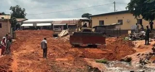 infrastructures-routieres-cisse-ibrahima-bacongo-lance-les-travaux-de-bitumage-de-voie-a-mankono