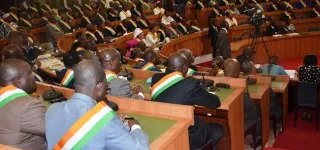 adoption-du-nouveau-code-penal-lopposition-sombre-dans-la-manipulation-et-lintox